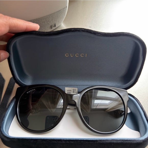 Gucci Women's Black Round Sunglasses NEW!!!! - Picture 2 of 7